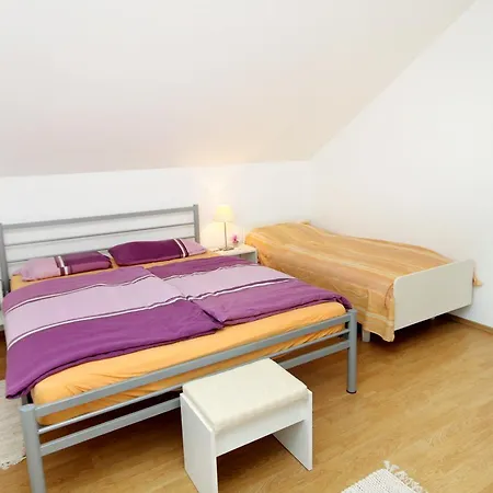 Apartment Zavalatica 9280b *
